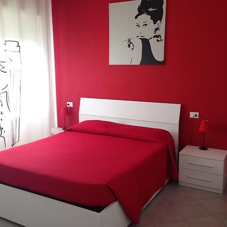 Perla Del Lago Rent Apartments Σιρμιόνε Εξωτερικό φωτογραφία