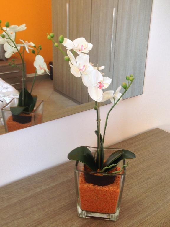 Perla Del Lago Rent Apartments Σιρμιόνε Δωμάτιο φωτογραφία