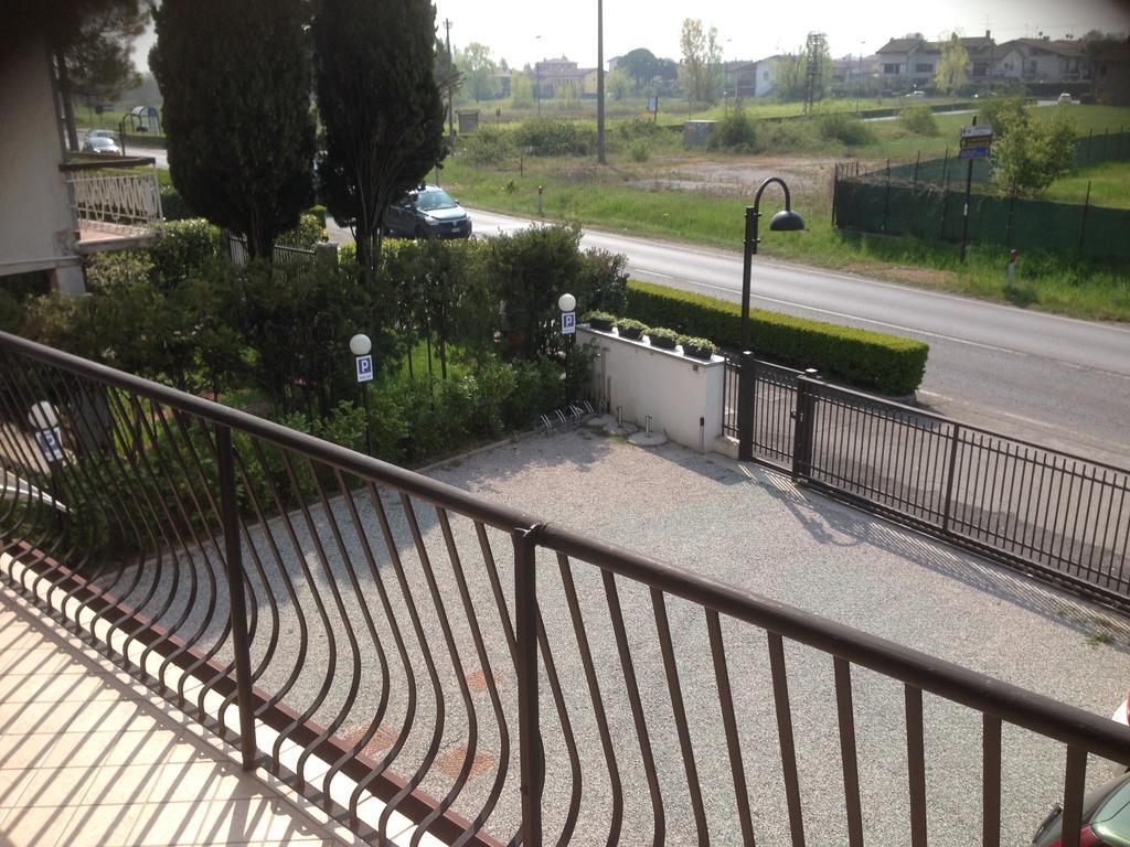 Perla Del Lago Rent Apartments Σιρμιόνε Εξωτερικό φωτογραφία