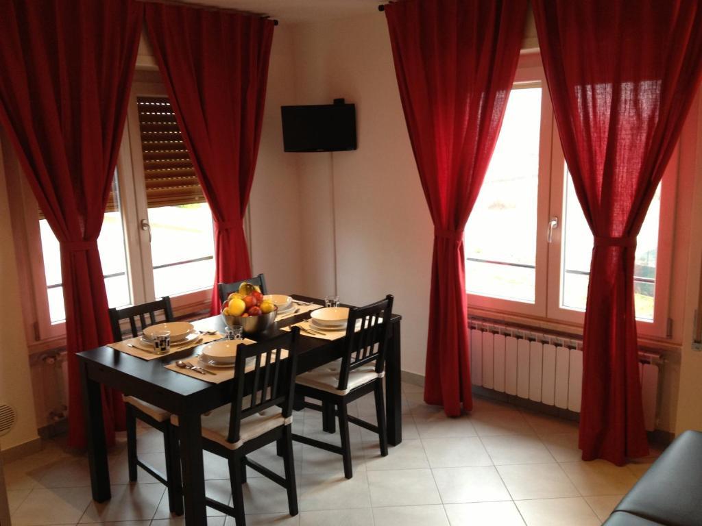 Perla Del Lago Rent Apartments Σιρμιόνε Δωμάτιο φωτογραφία