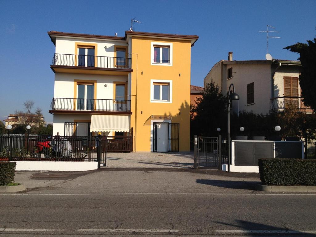 Perla Del Lago Rent Apartments Σιρμιόνε Δωμάτιο φωτογραφία
