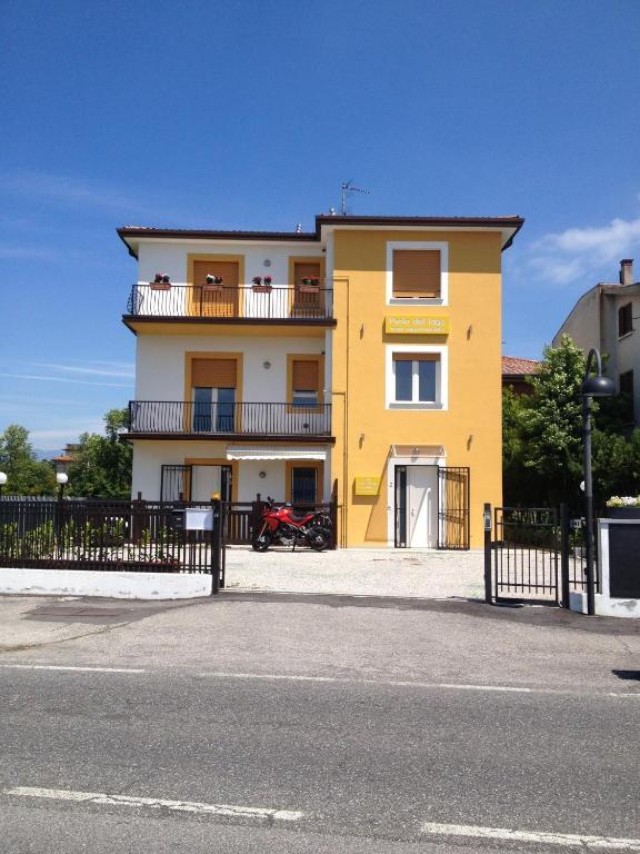 Perla Del Lago Rent Apartments Σιρμιόνε Εξωτερικό φωτογραφία