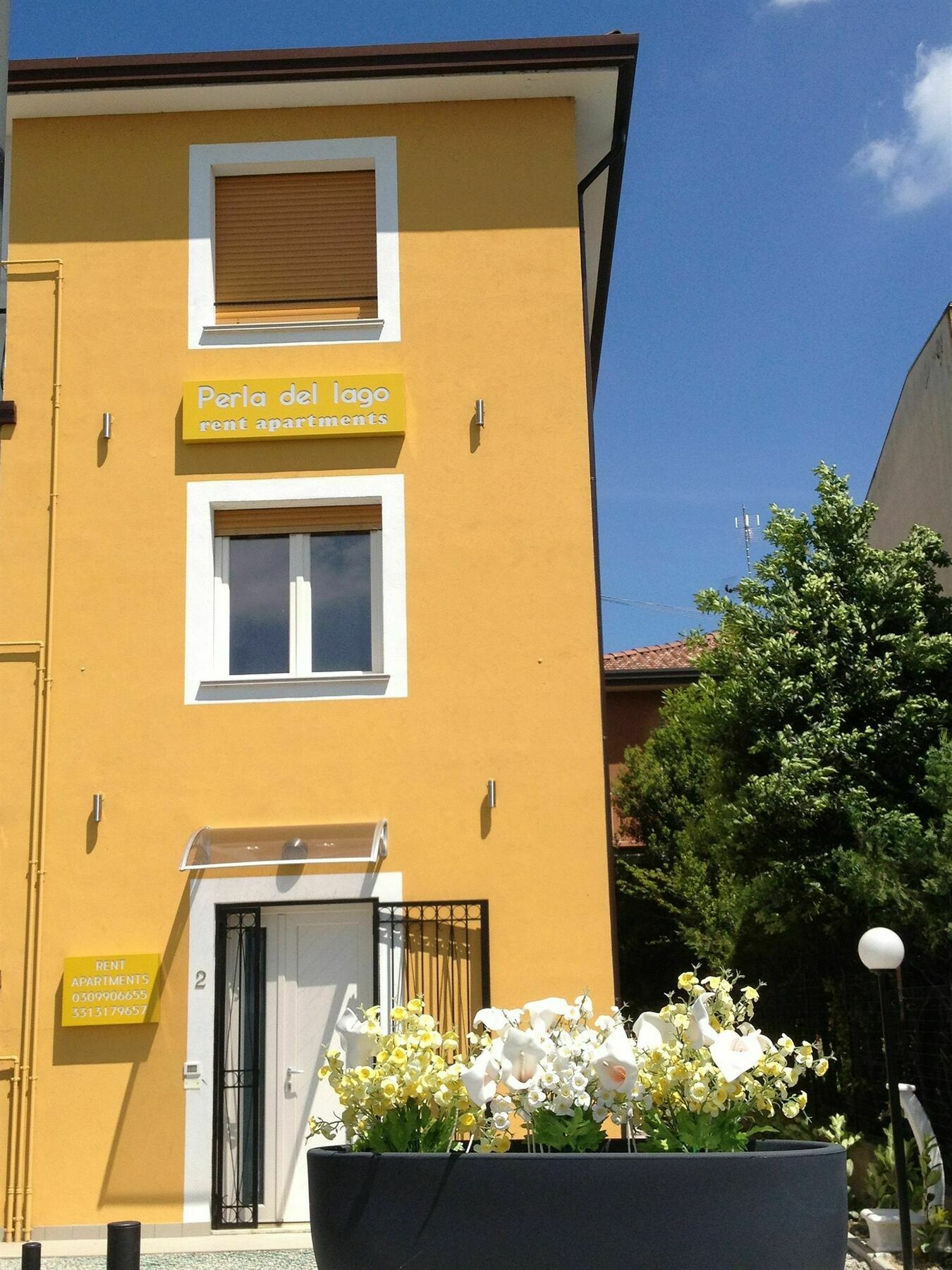 Perla Del Lago Rent Apartments Σιρμιόνε Εξωτερικό φωτογραφία