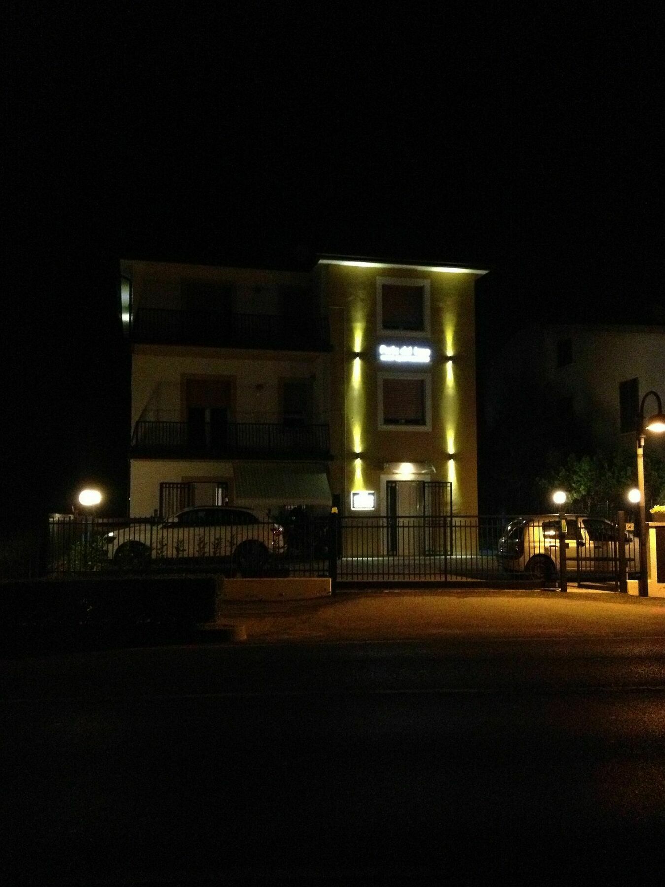 Perla Del Lago Rent Apartments Σιρμιόνε Εξωτερικό φωτογραφία